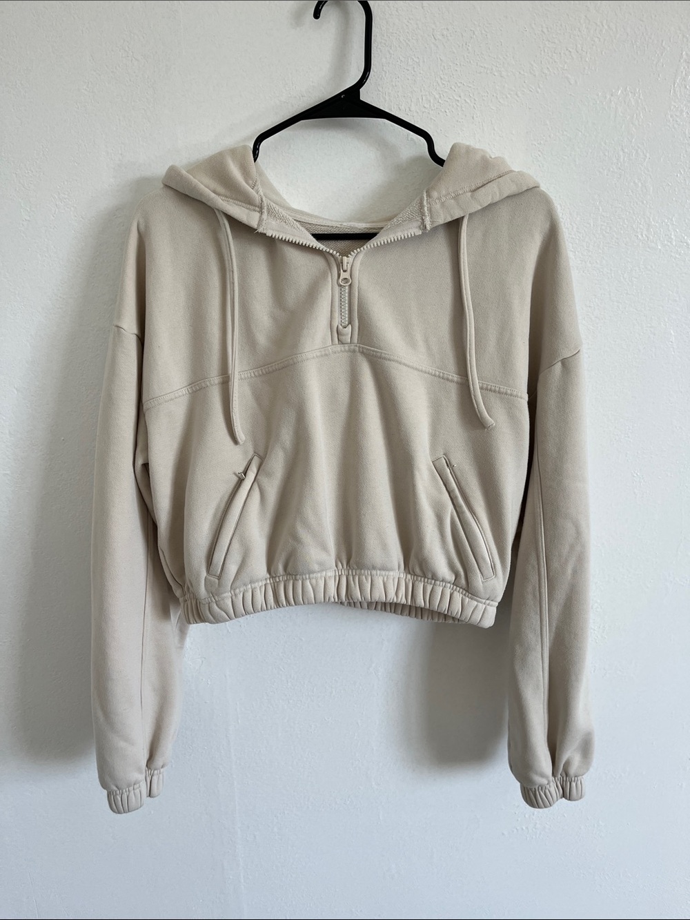 Alo Cropped Half-Zip Hoodie in Beige XS